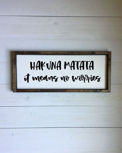 Hakuna Matata it means no worries | framed wood sign